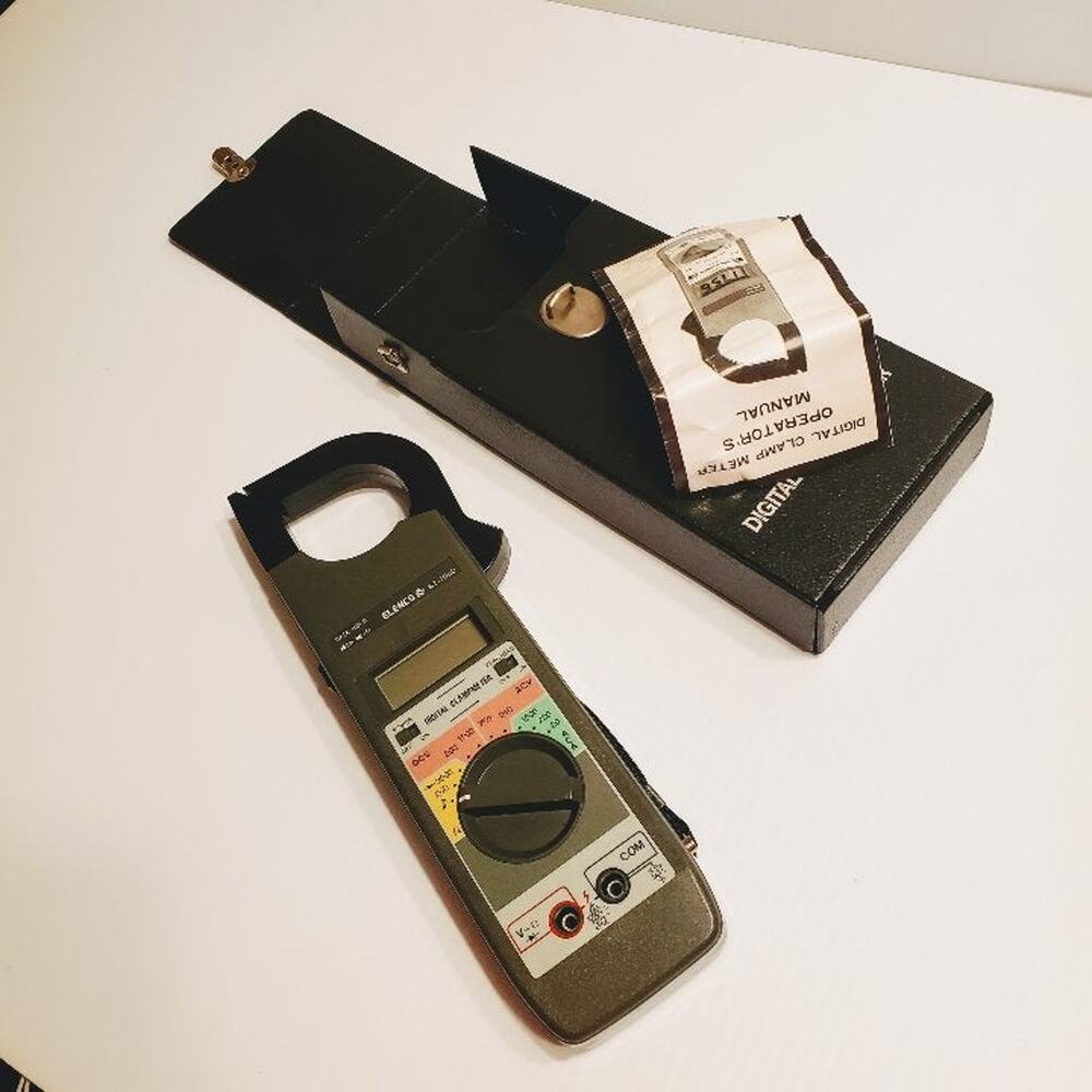 Elenco digital clamp meter ST-1000. New, in original case, with instructions.